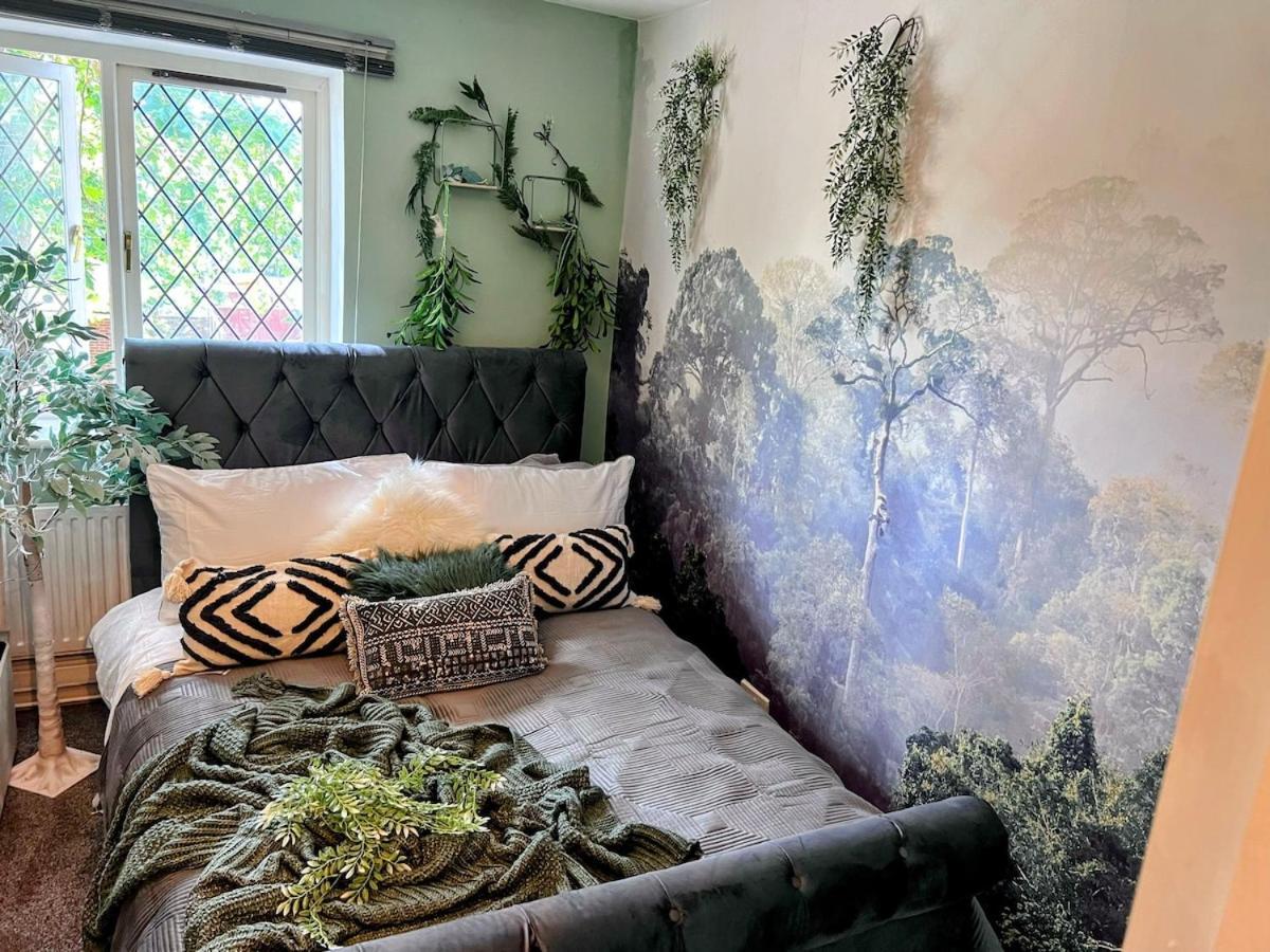 The Boutique Large Themed Hideaway Retreat Holiday home *