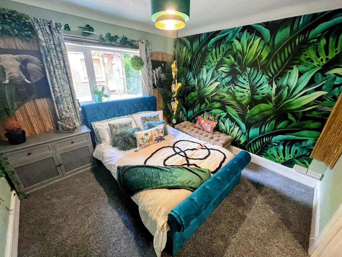 Holiday home The Boutique Large Themed Hideaway Retreat *