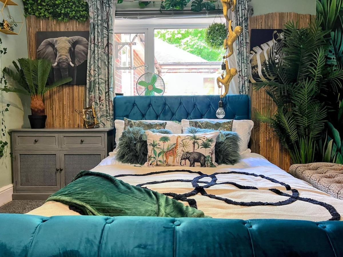 The Boutique Large Themed Hideaway Retreat * Canterbury